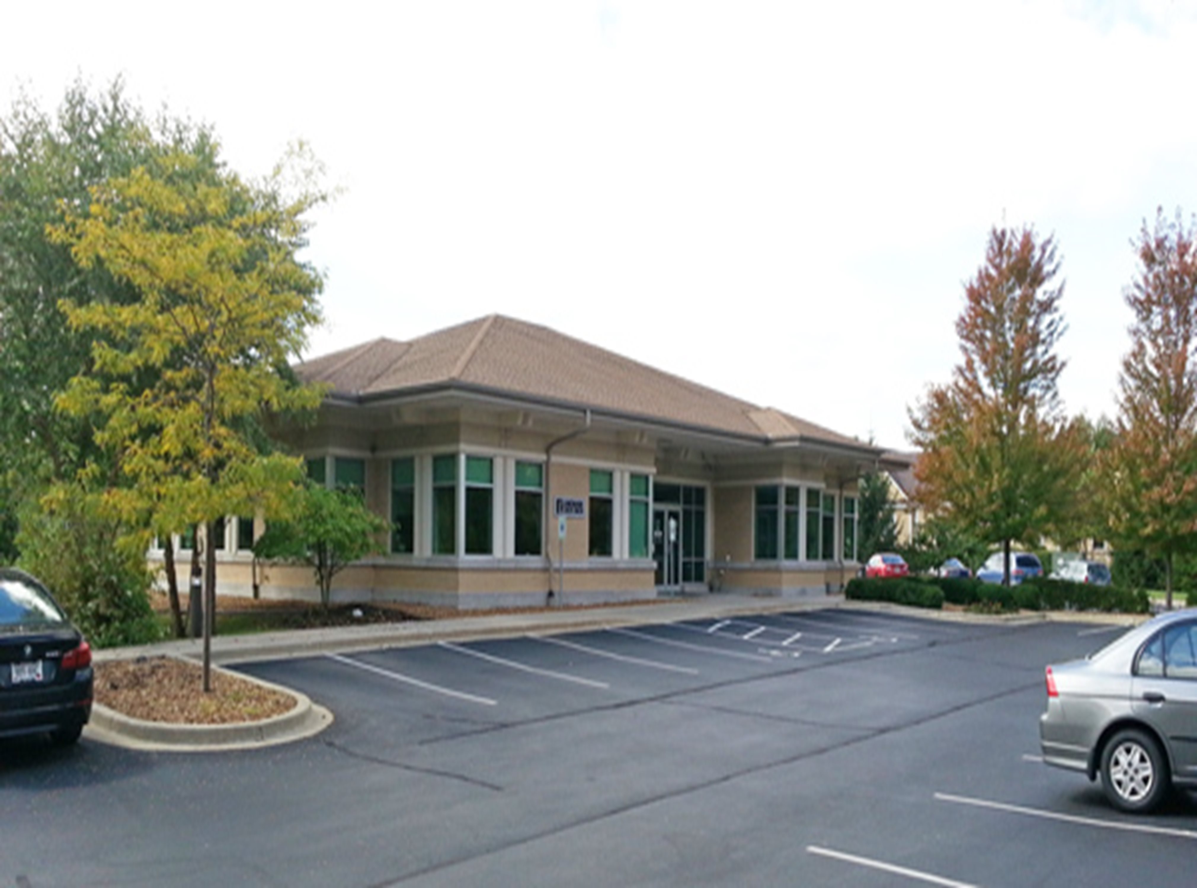 An exterior view of Landmark Credit Union's Brookfield East branch - brown brick building with parking lot in foreground.