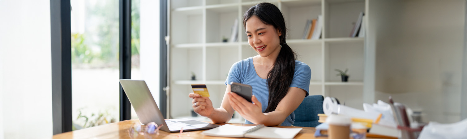 A young college member is managing how to best save and manage their money while attending school.